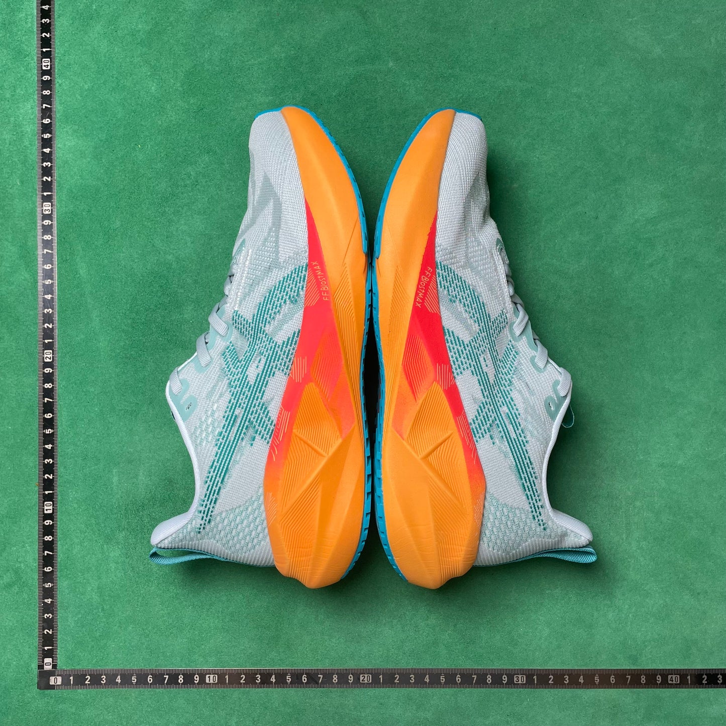 Asics -Novablast 5 LE