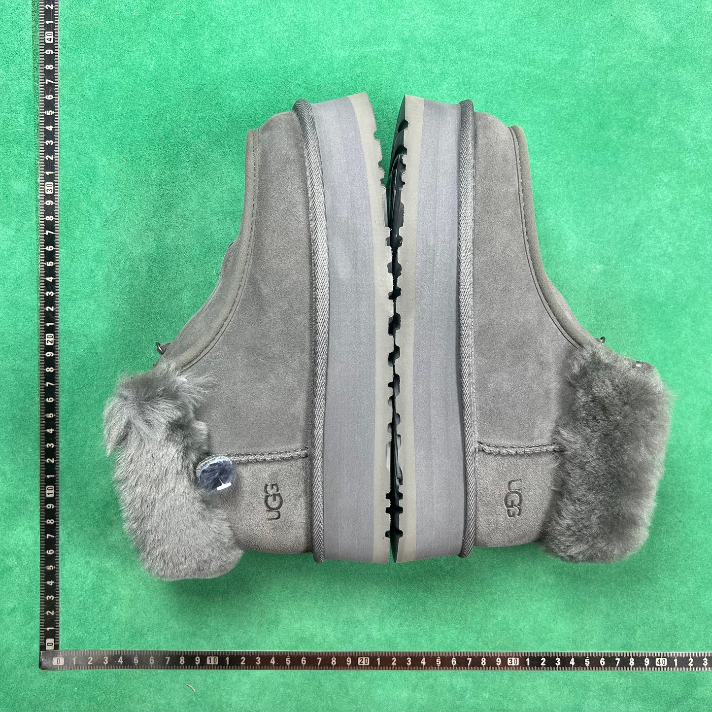 UGG