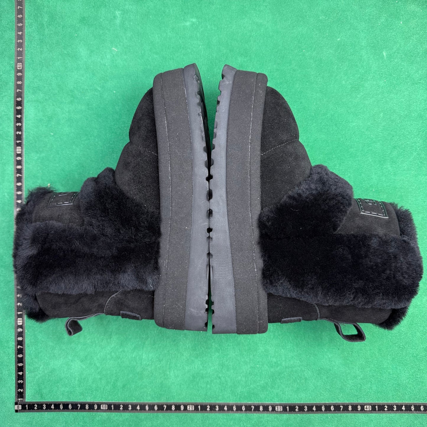 UGG