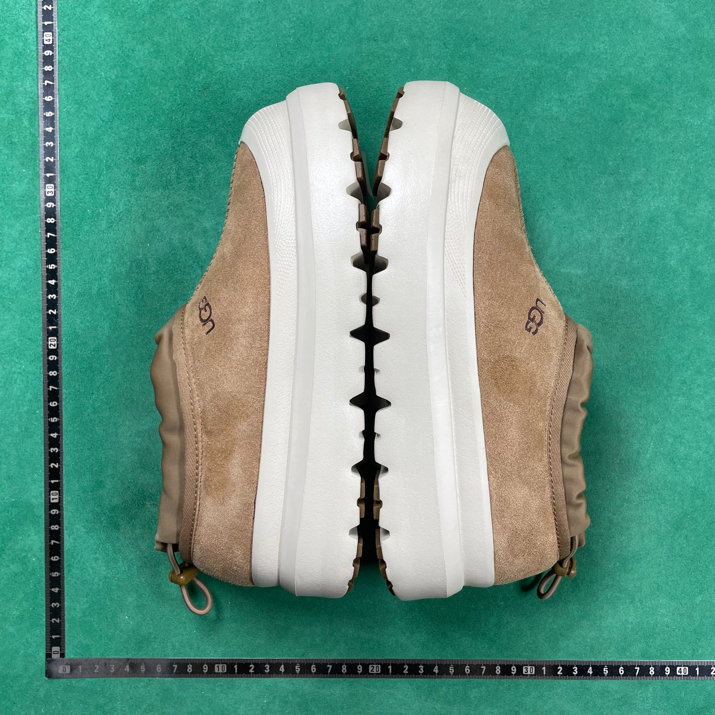 UGG