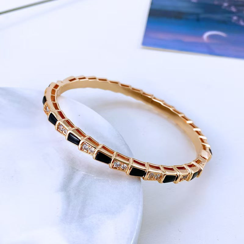 Niche Design High-grade Sense Diamond-encrusted White Fritillaria Snake Bone Bracelet Narrow Snake Bracelet Plated with K Rose Gold Personality Fashion
