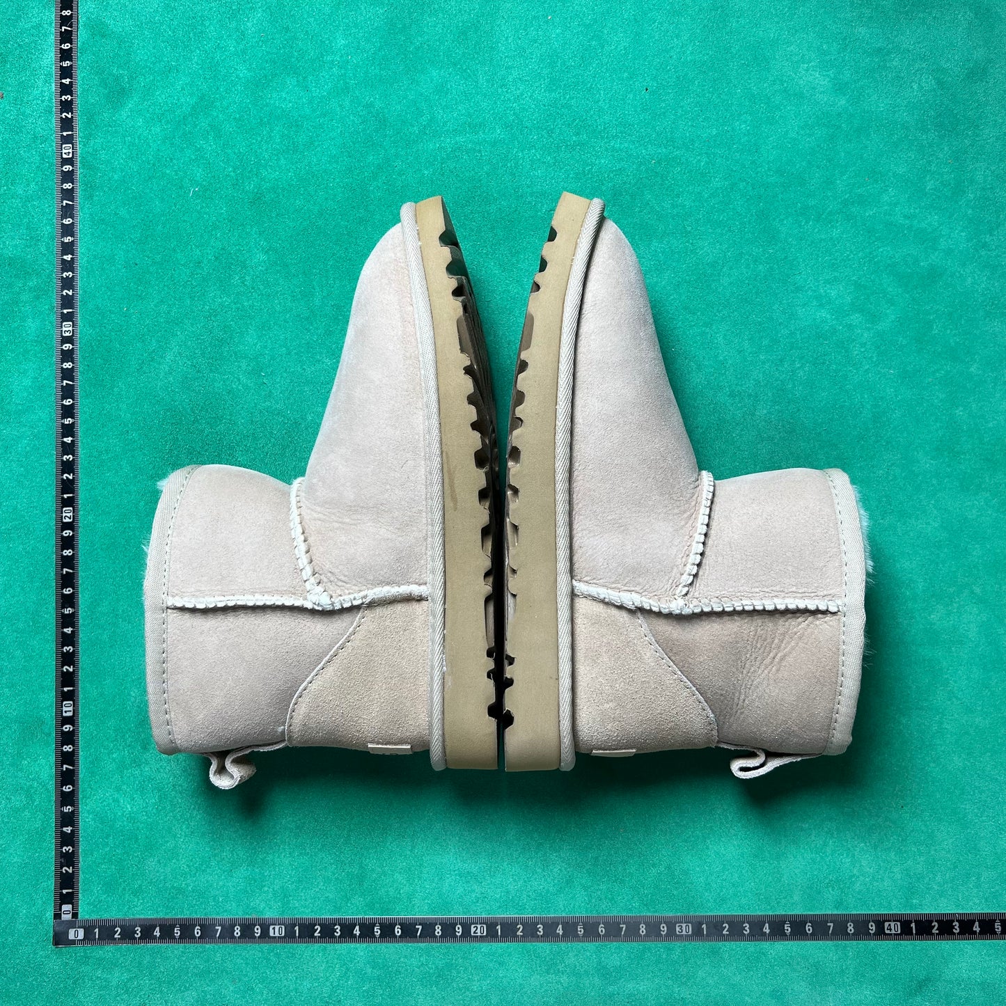 UGG