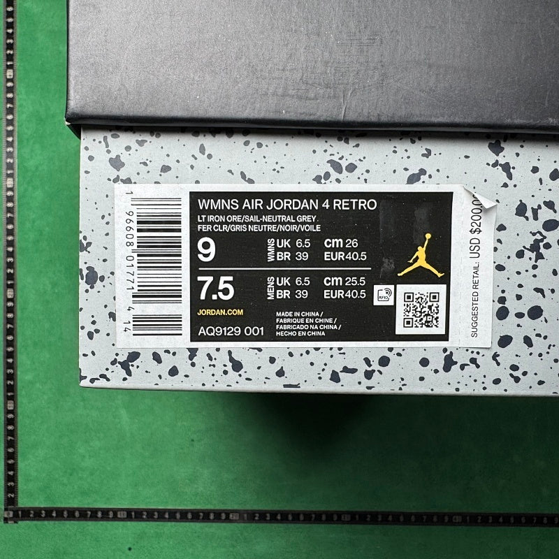 Air Jordan 4 Retro
