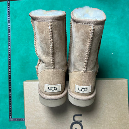 UGG