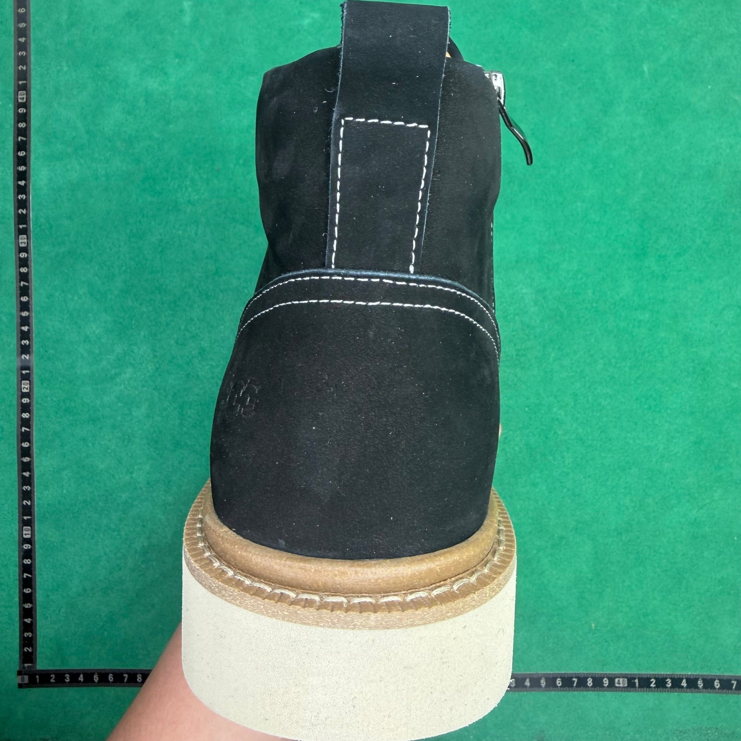 UGG