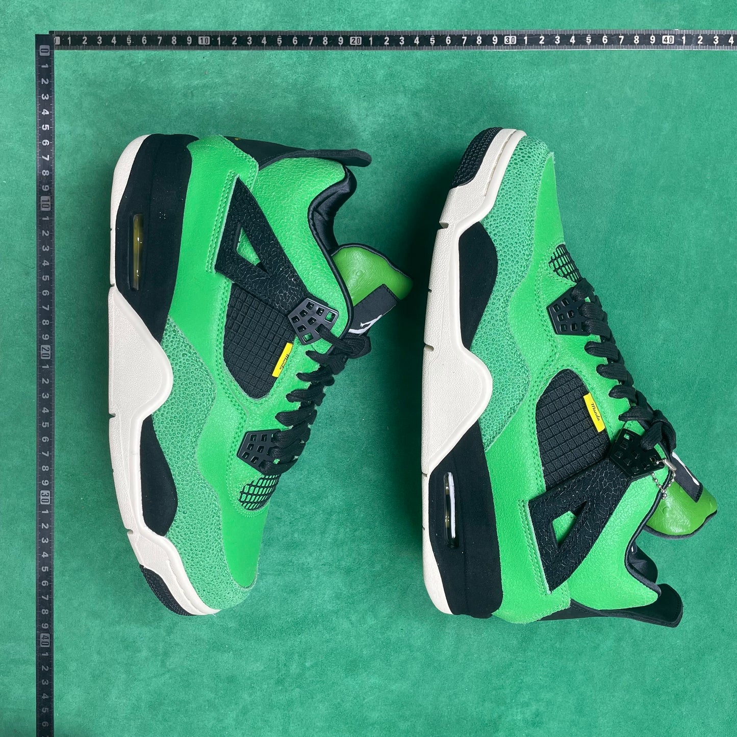 Air Jordan 4 Retro