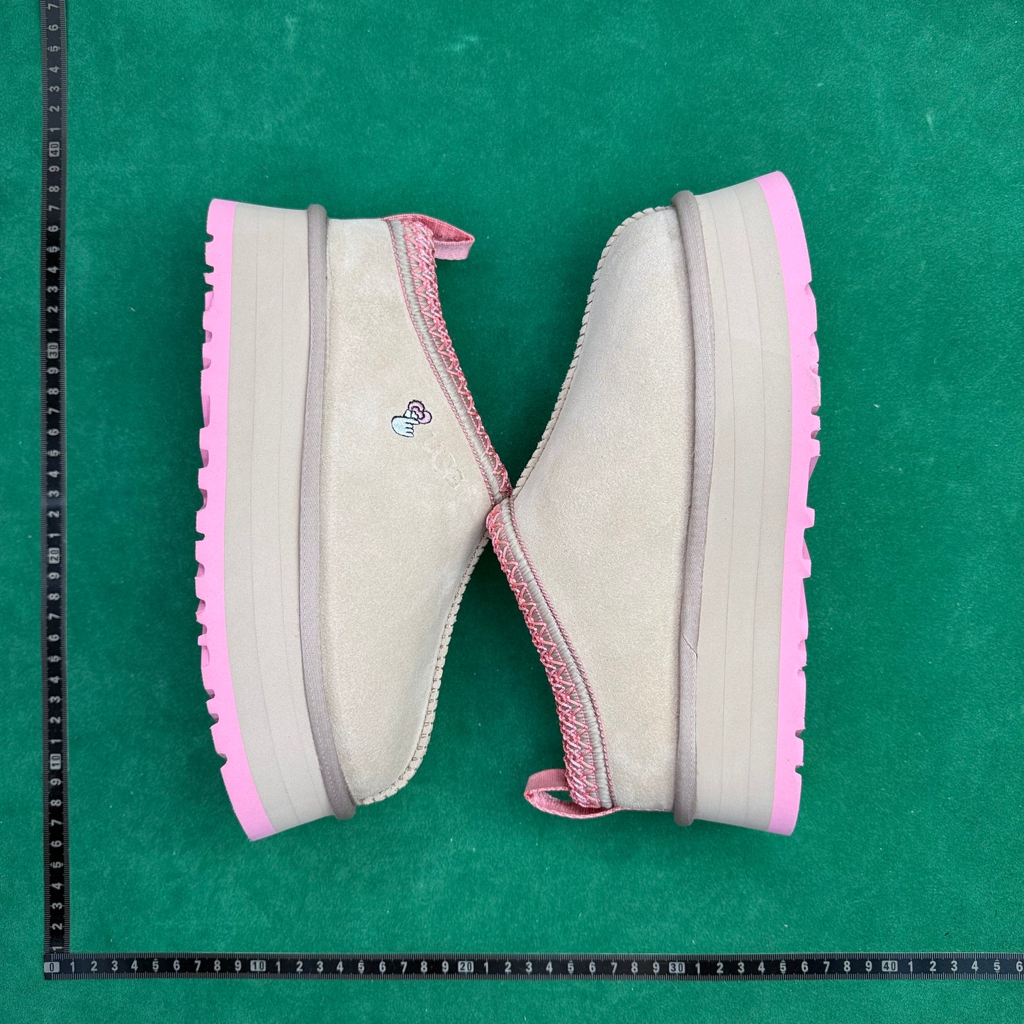 UGG
