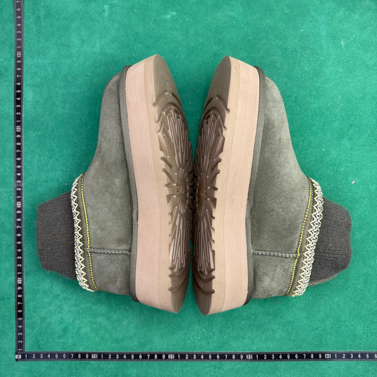 UGG