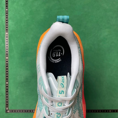 Asics -Novablast 5 LE
