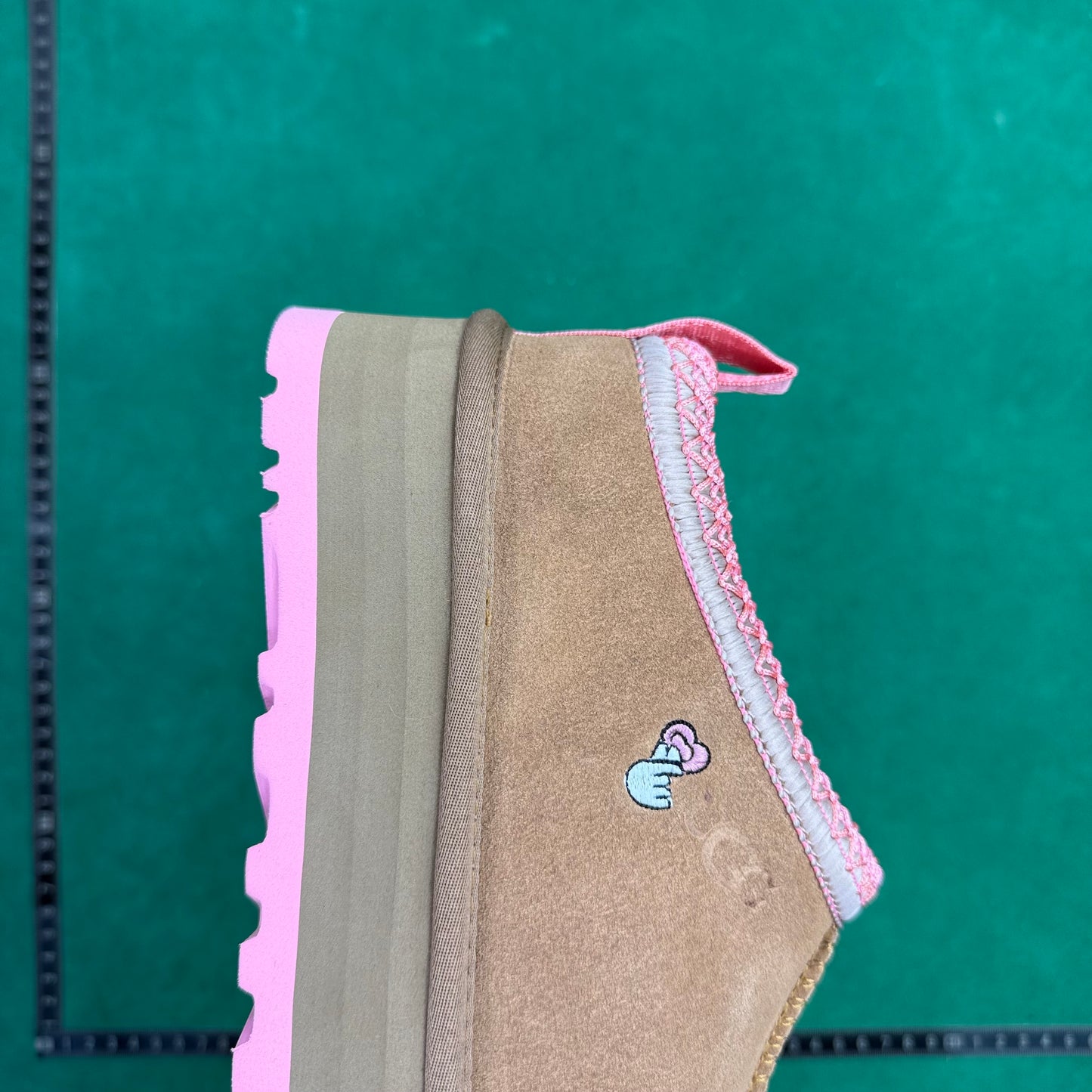 UGG