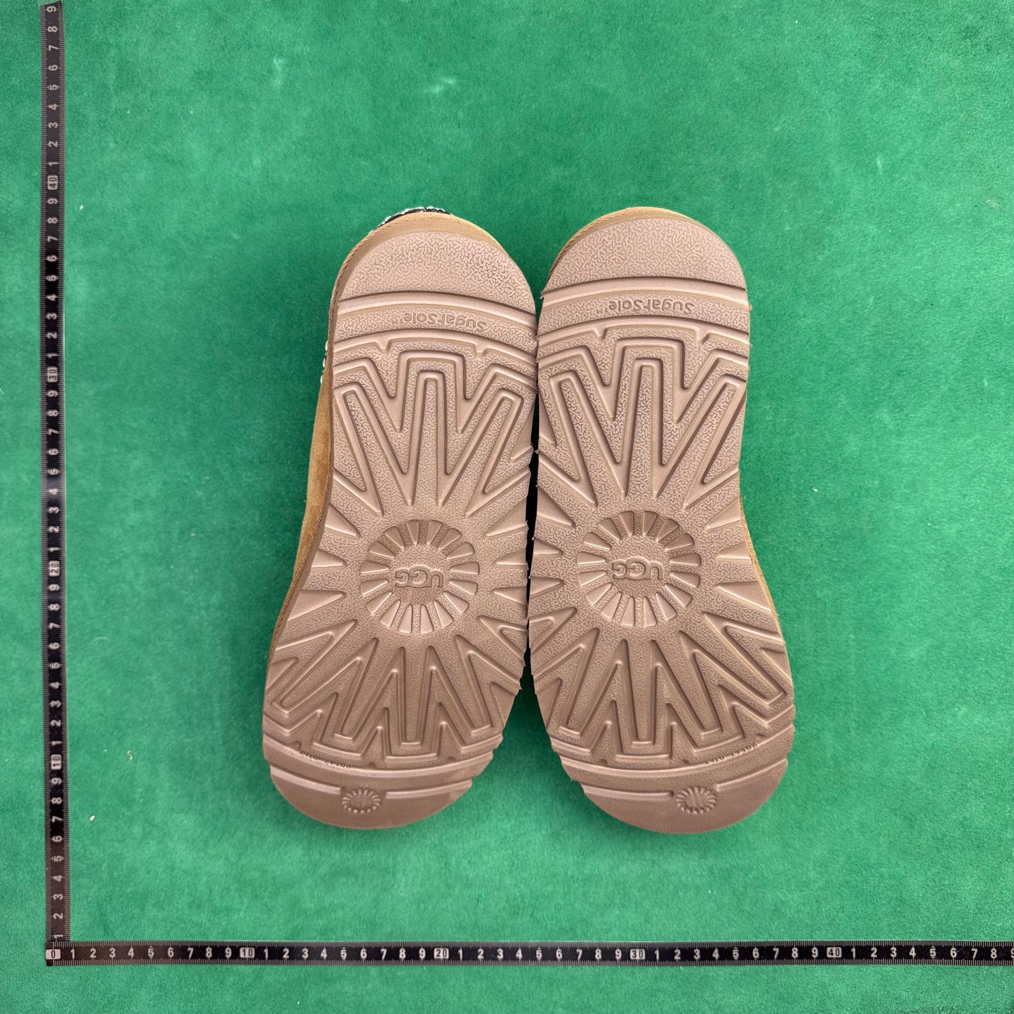 UGG