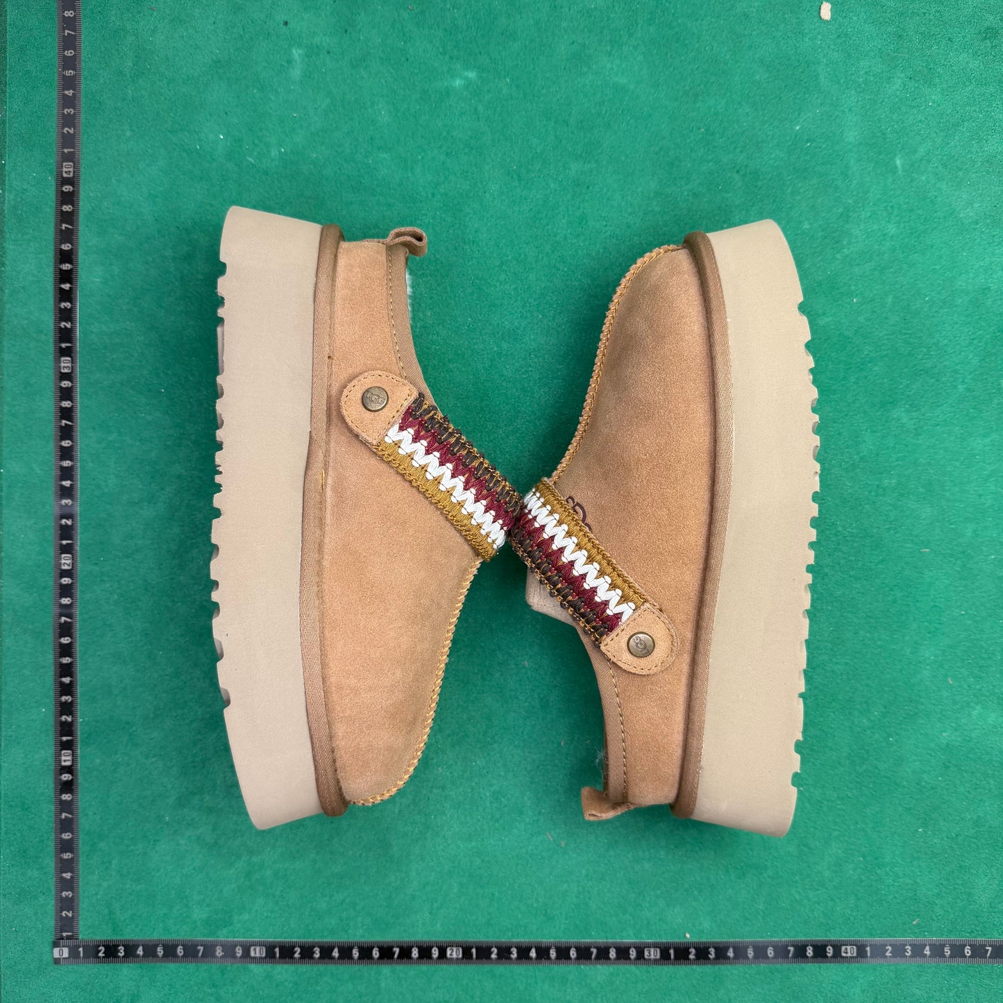 UGG