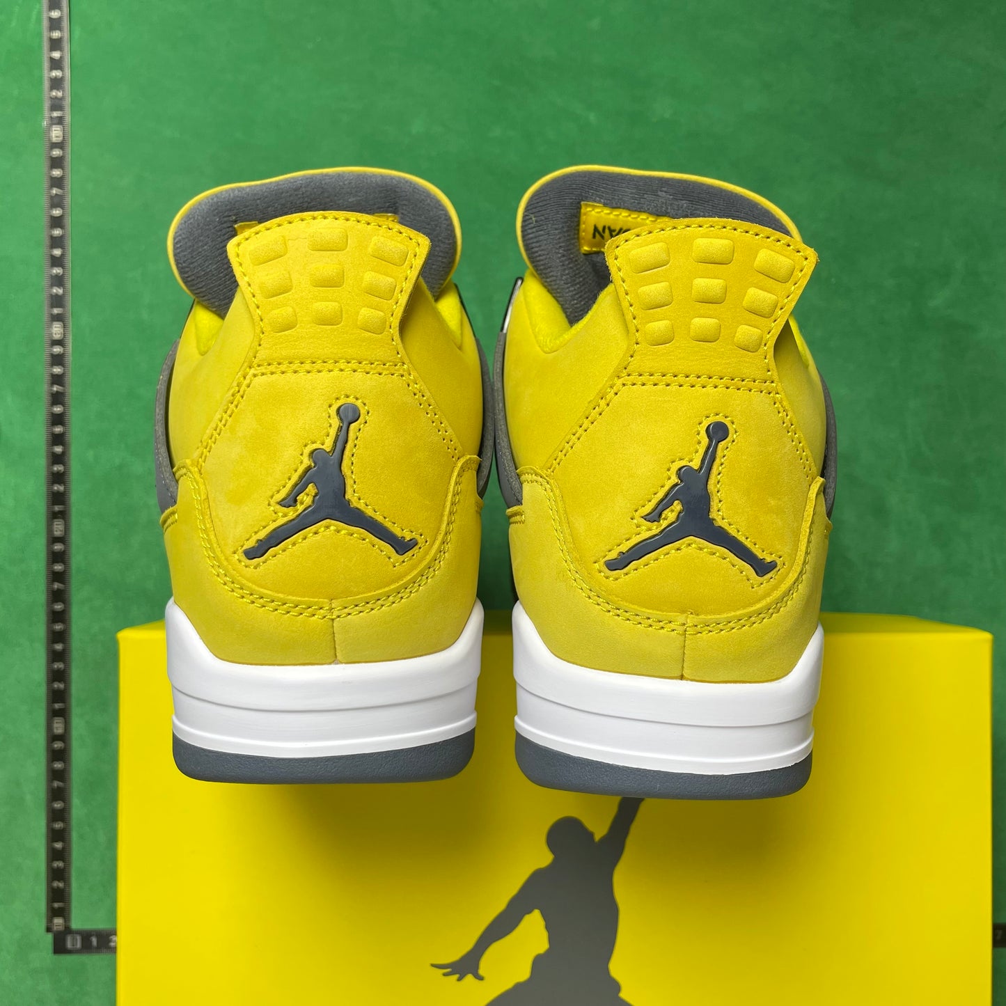 Air Jordan 4 Retro
