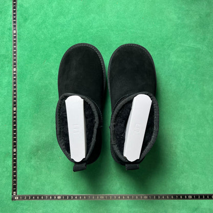 UGG