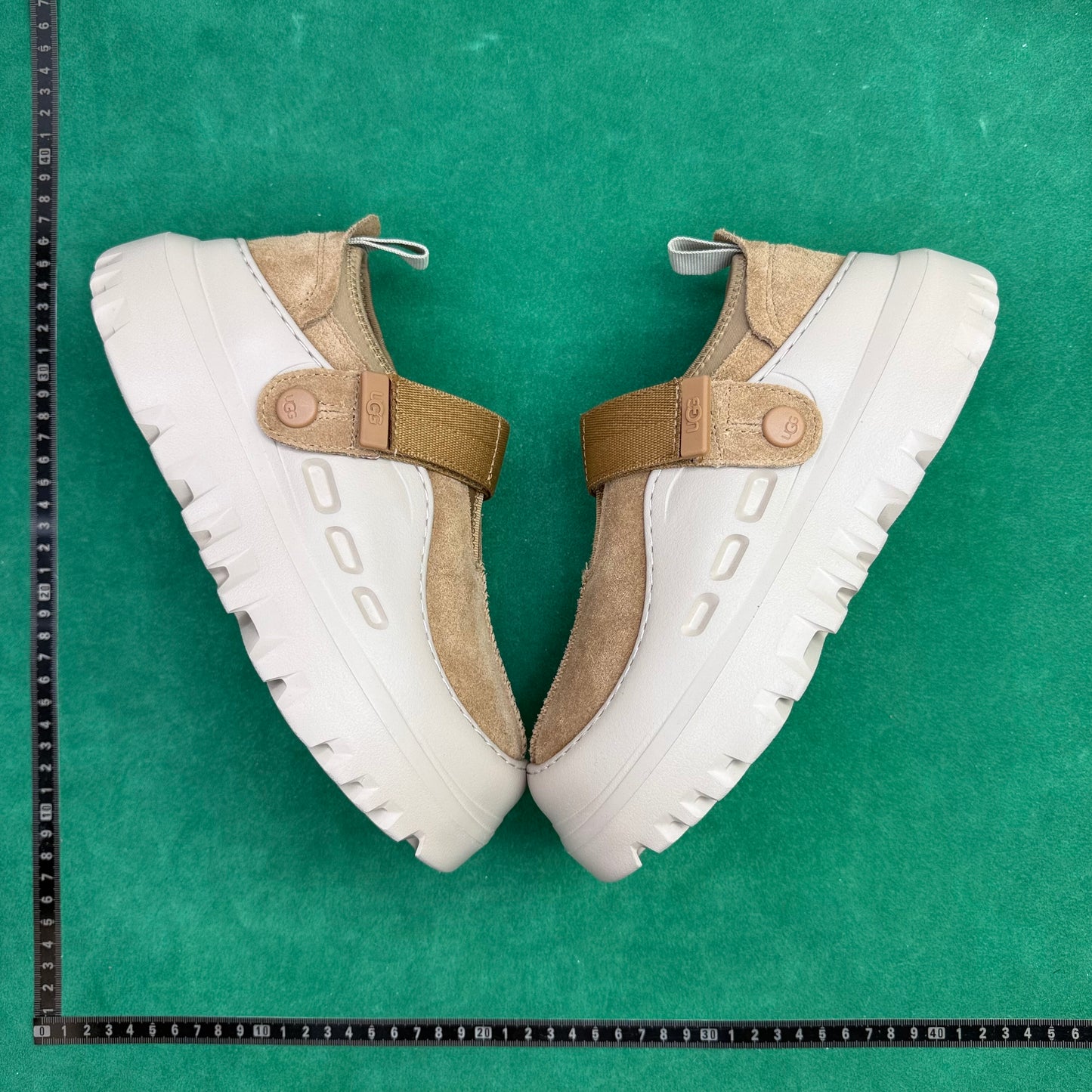 UGG