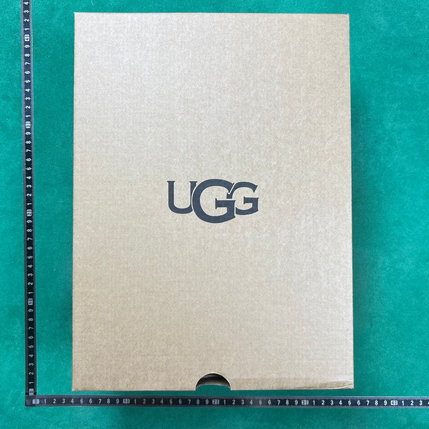 UGG