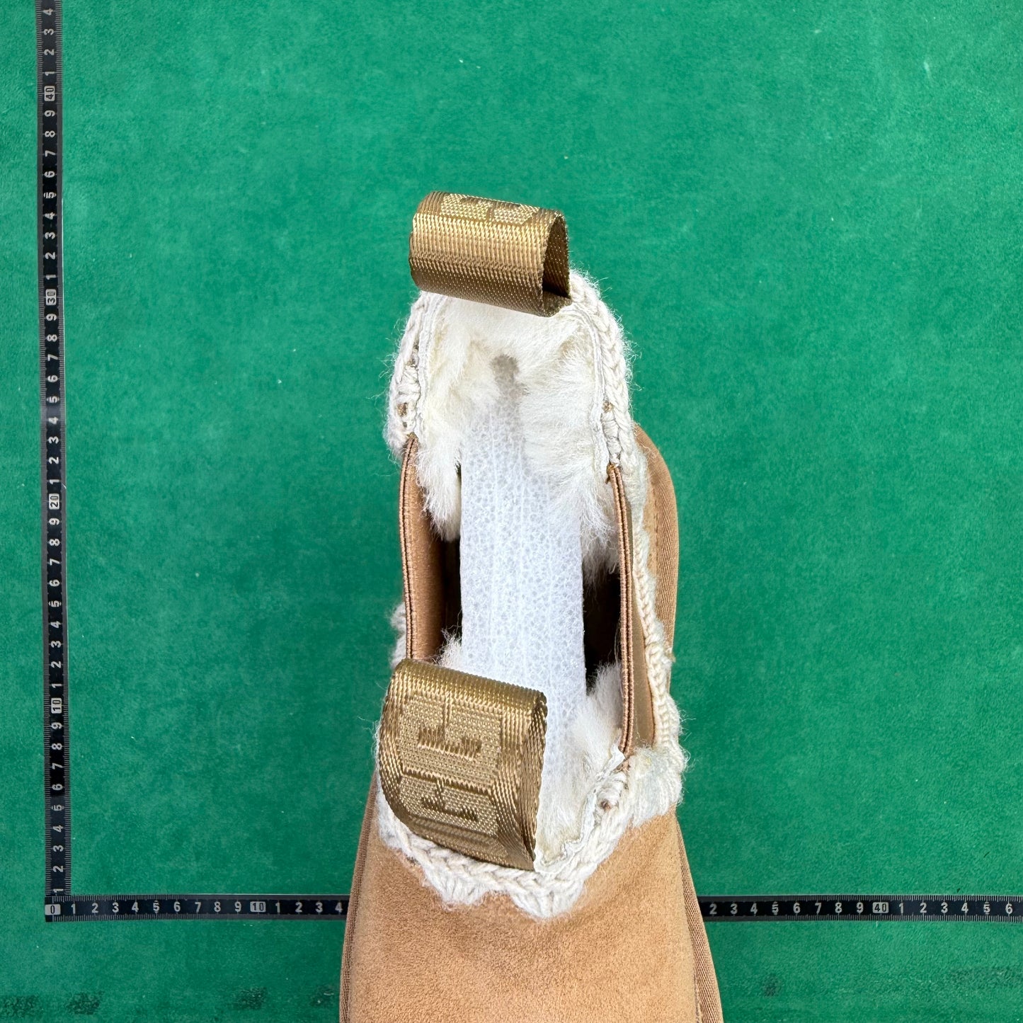 UGG