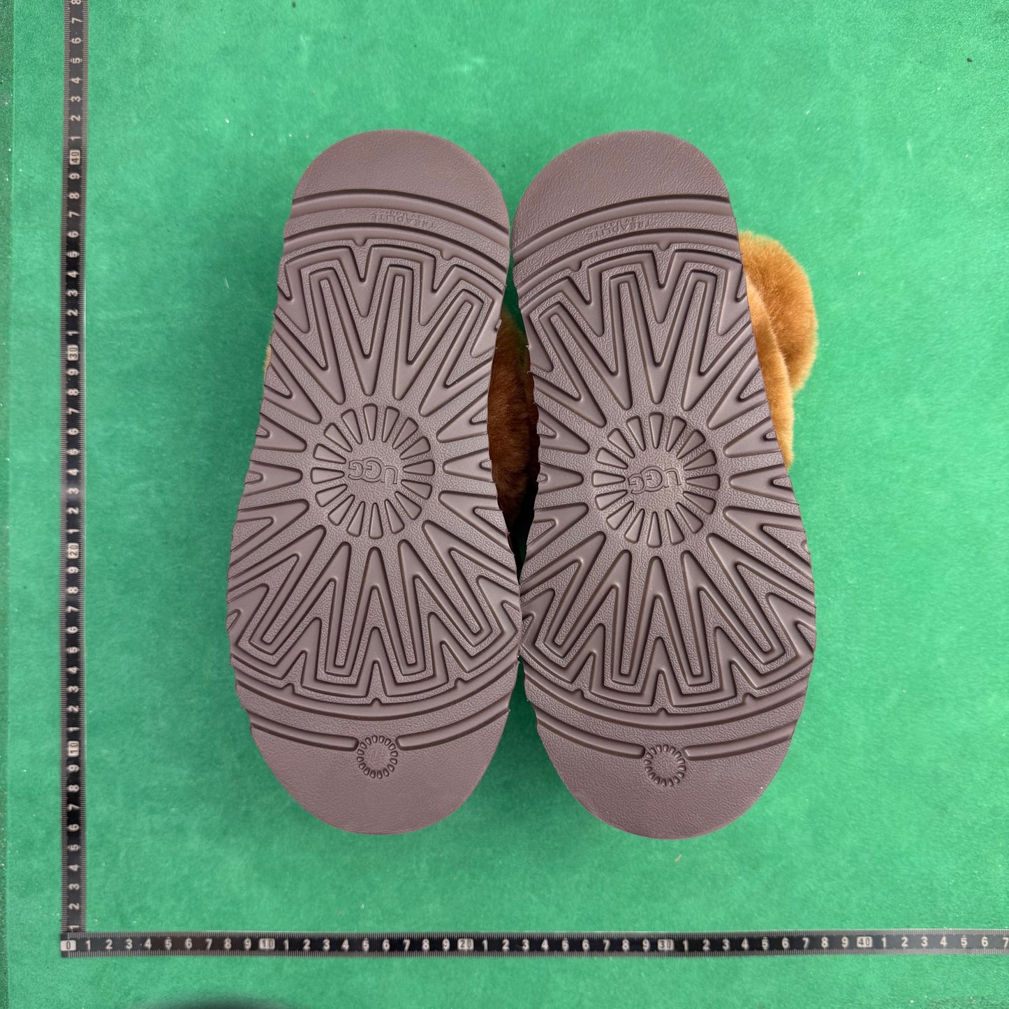 UGG