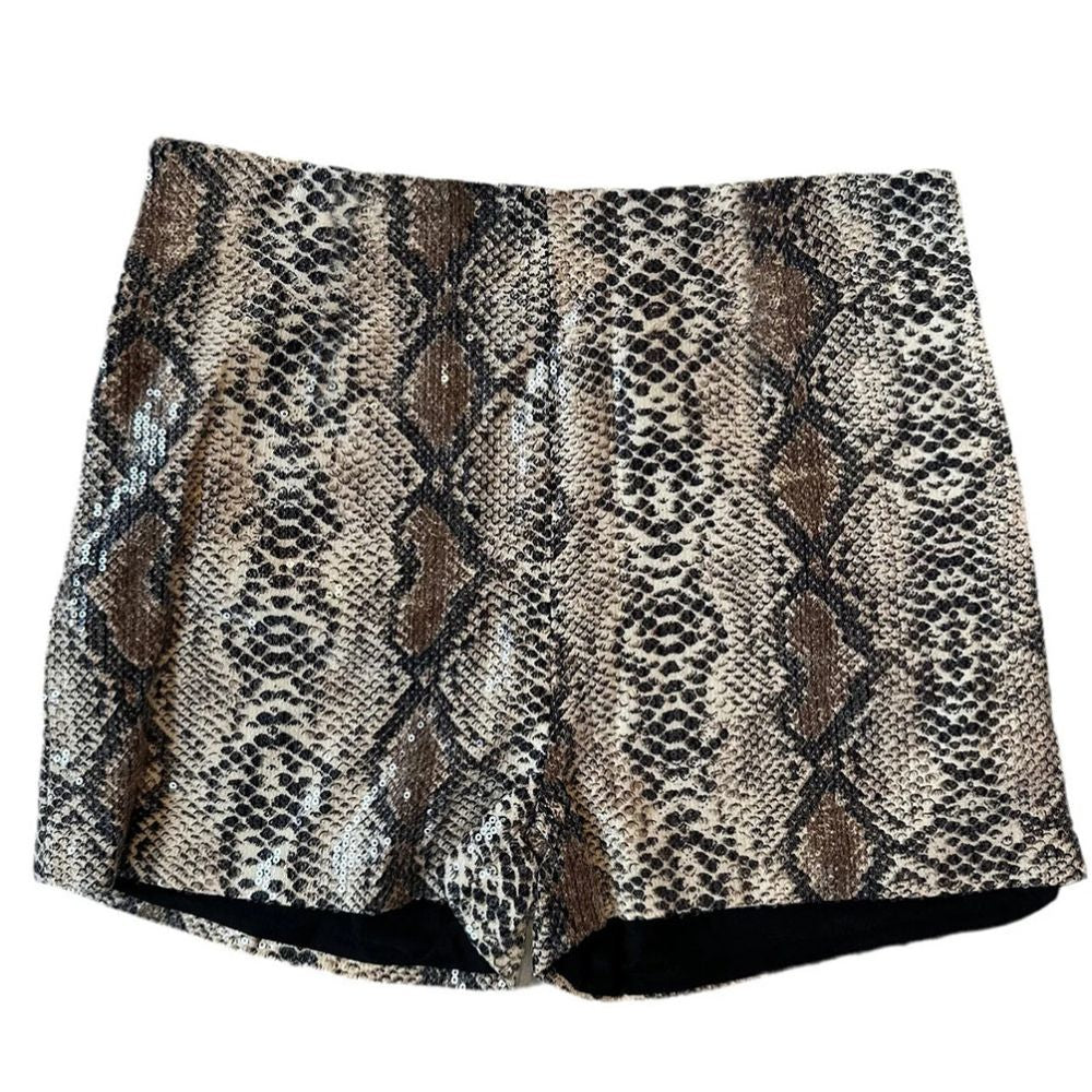 Leopard print elastic waistband shorts