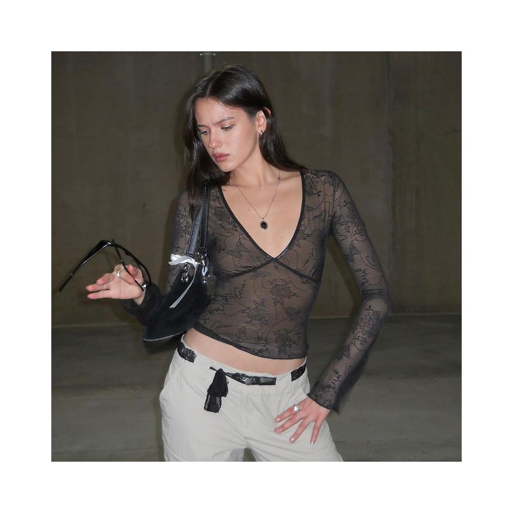 European and American style sexy hot girl V neck slim fit long sleeved T shirt with women s design sense double layer mesh lace patchwork top