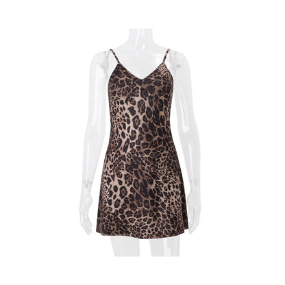 Transitional sexy American fashion leopard print V neck sexy short skirt with exposed back and waist suspender dress women s A line skirt looks slim