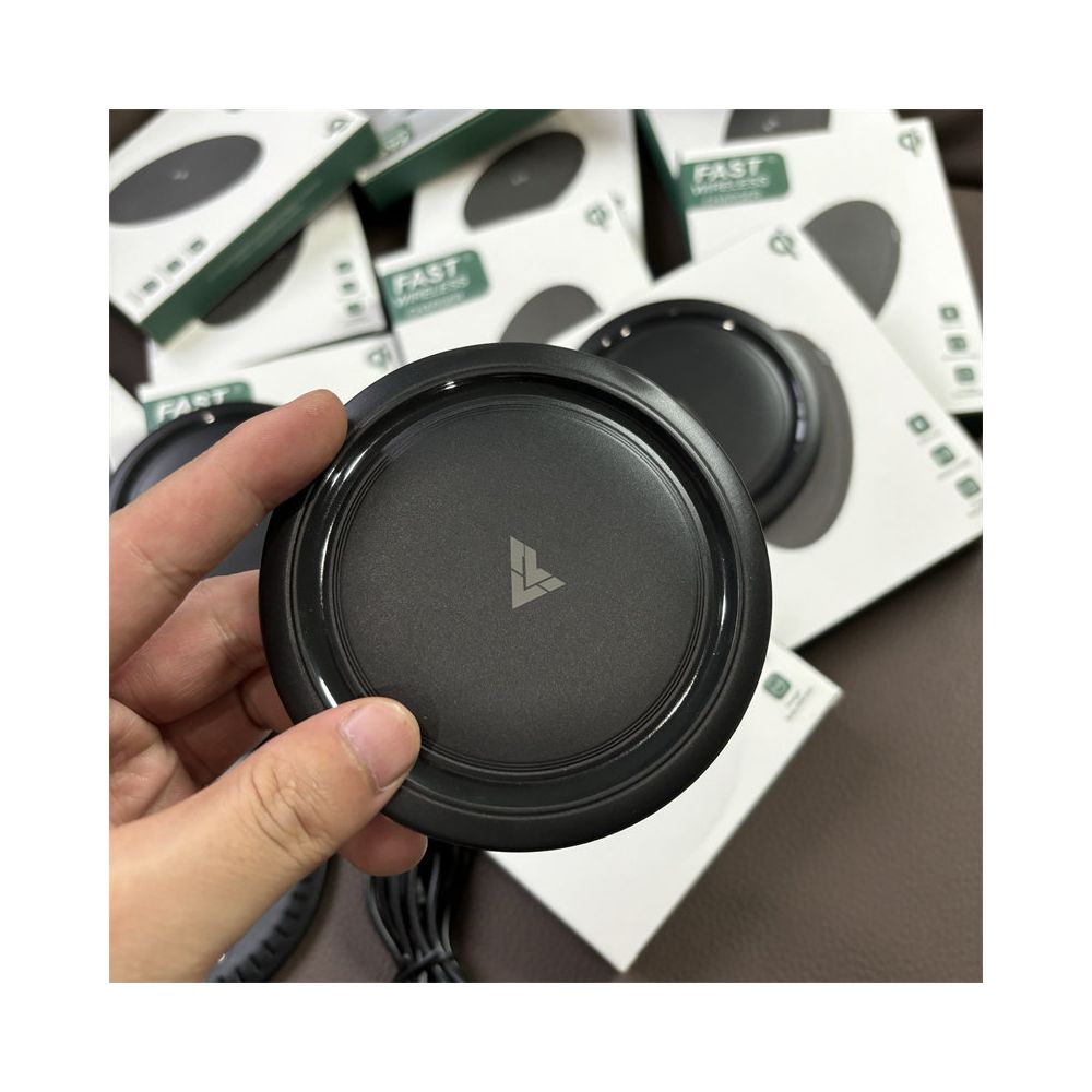 Export to Europe and America The entire trading company handles it Fast charging mobile phone universal 15W wireless charging mobile phone charger image 3