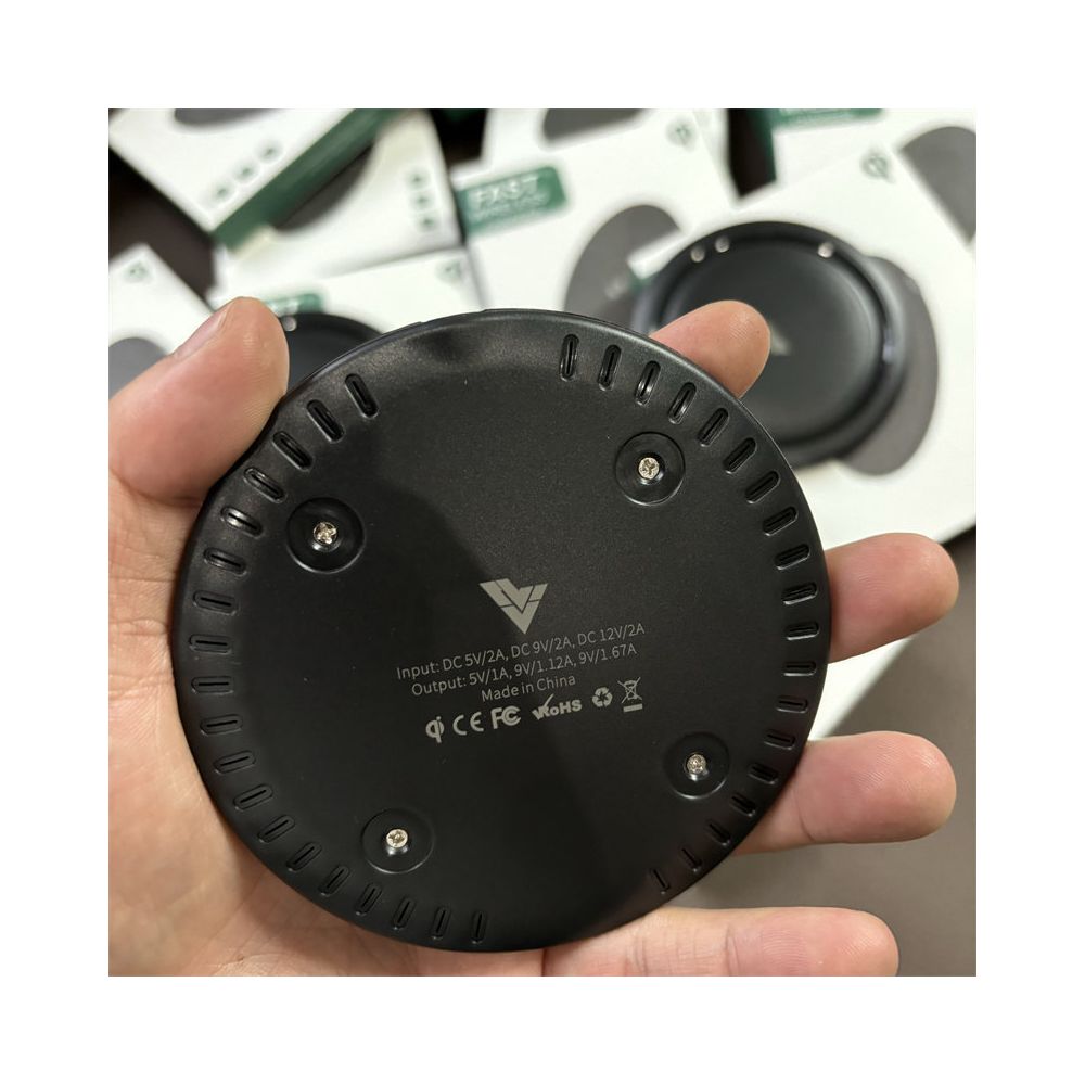 Export to Europe and America The entire trading company handles it Fast charging mobile phone universal 15W wireless charging mobile phone charger image 4