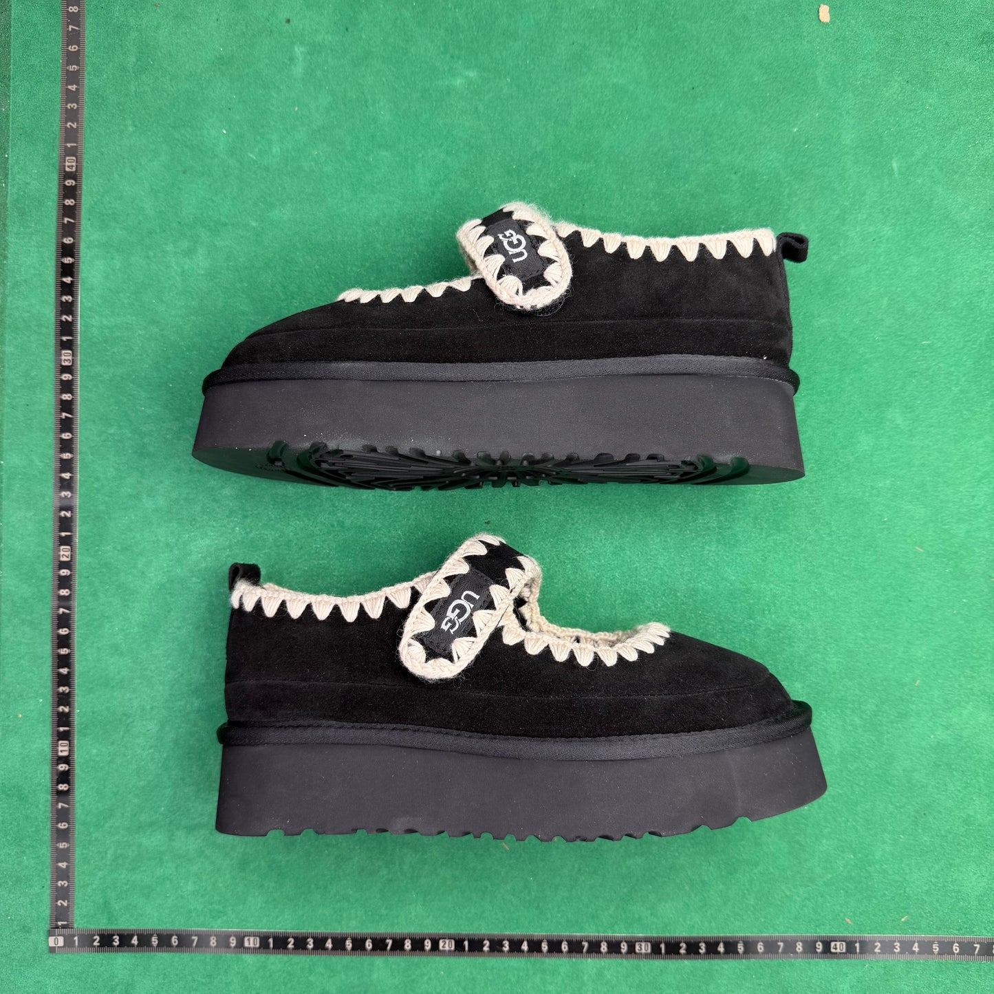 UGG