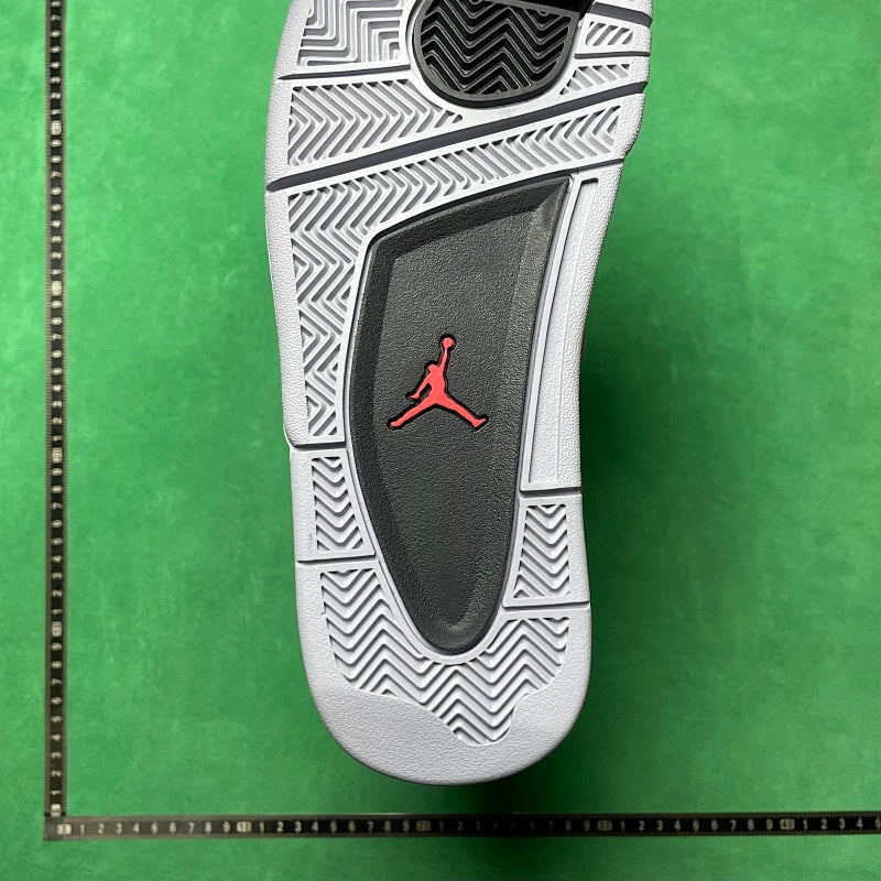 Air Jordan 4 Retro