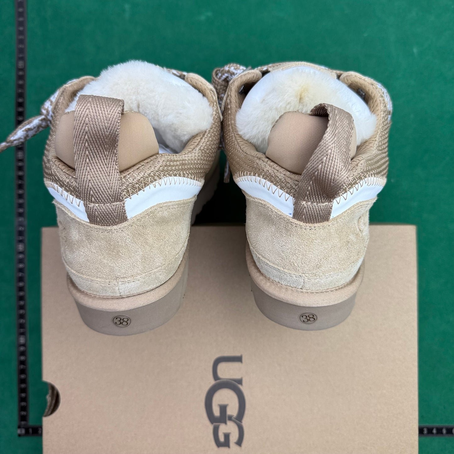 UGG