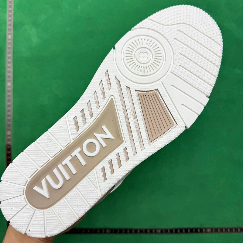 Louis Vuitton - Arch Light