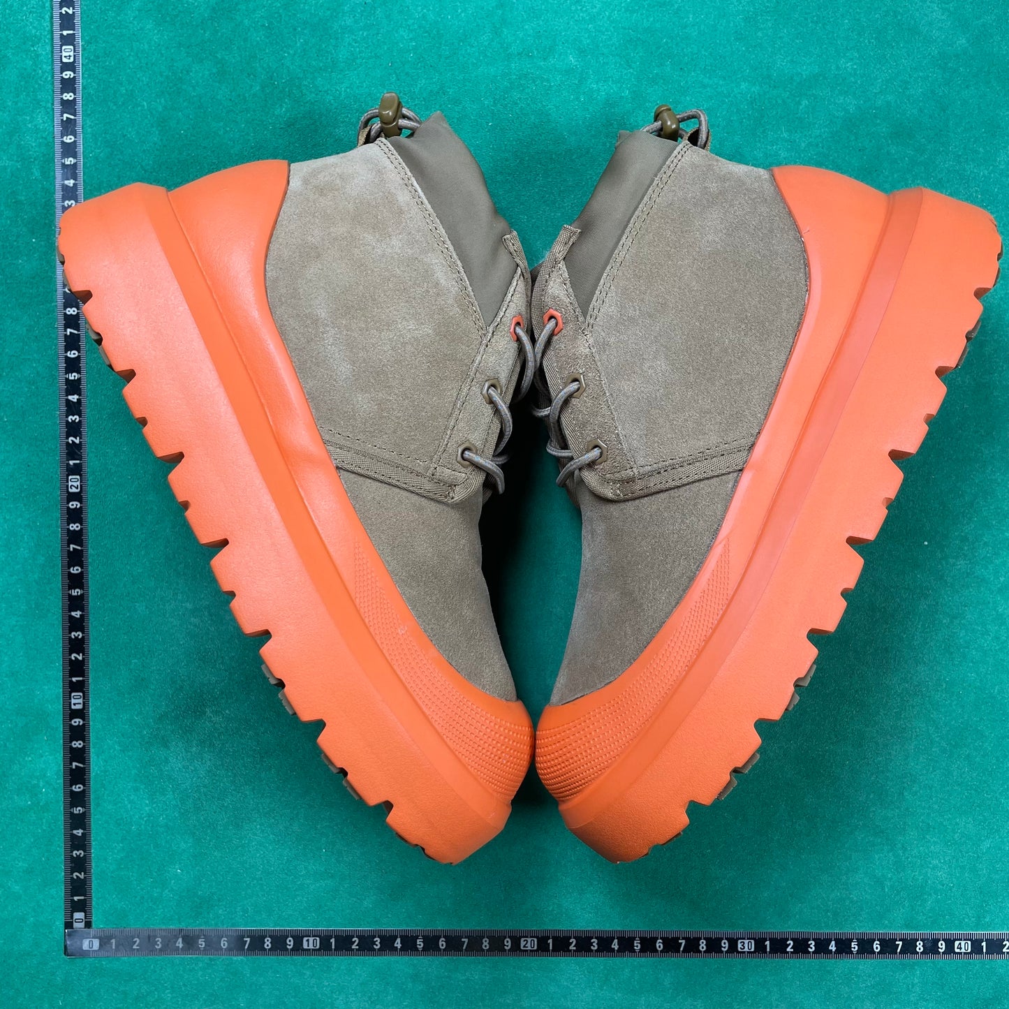 UGG