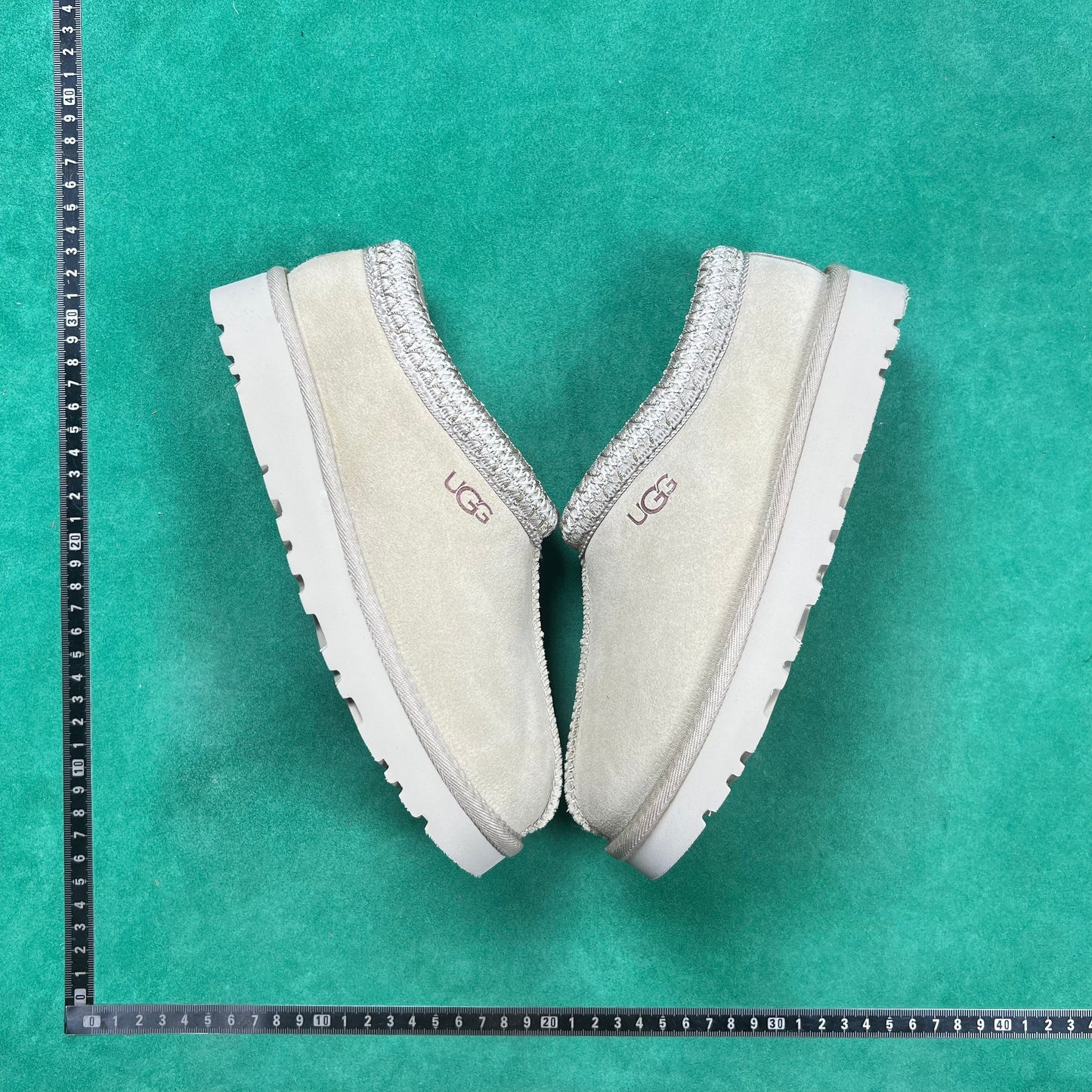 UGG
