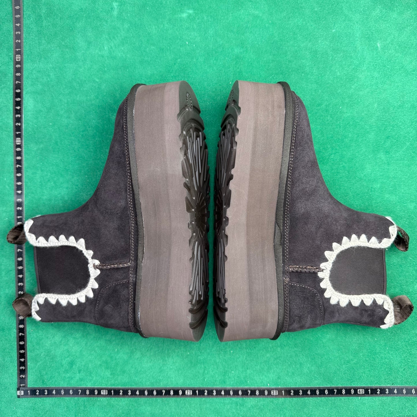 UGG