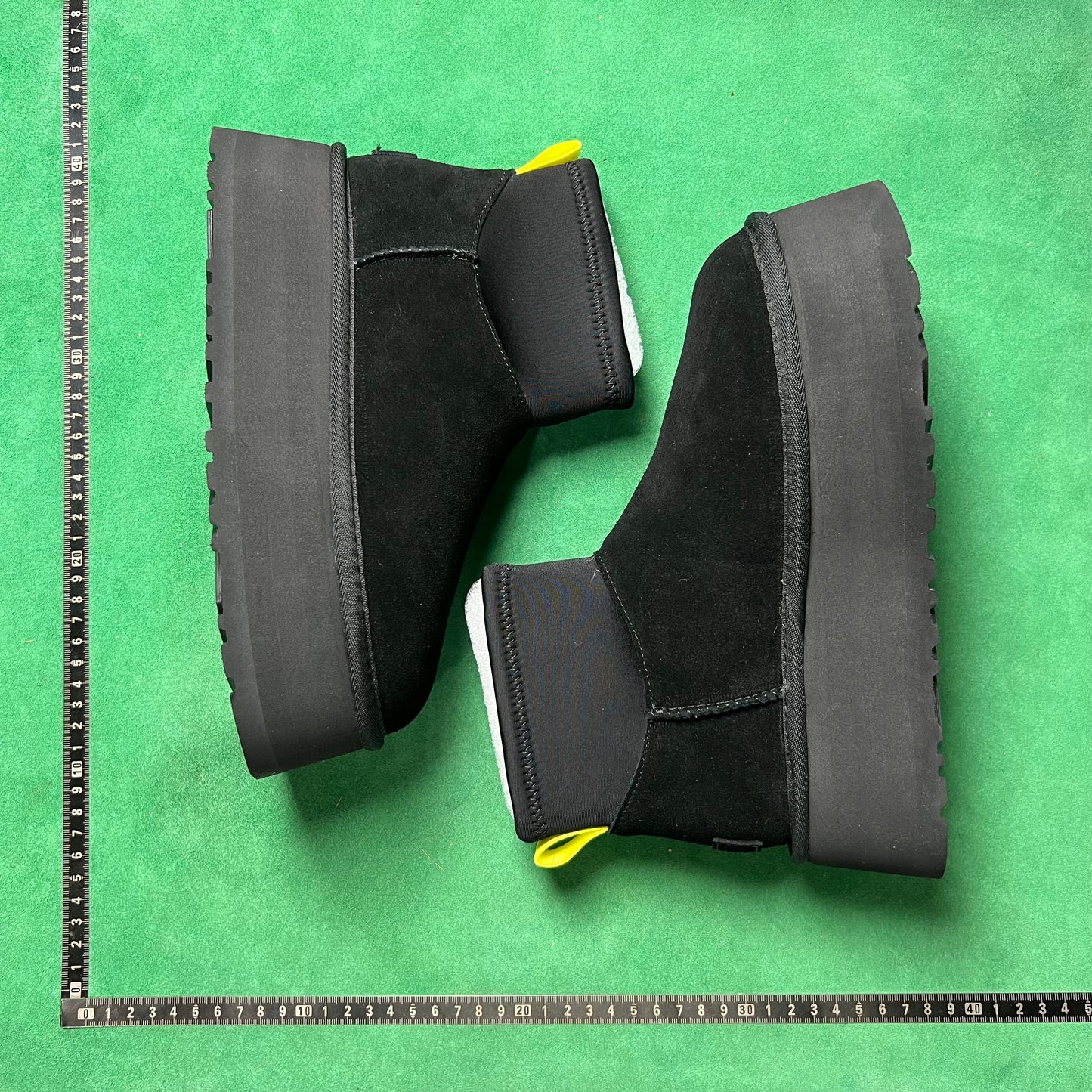 UGG