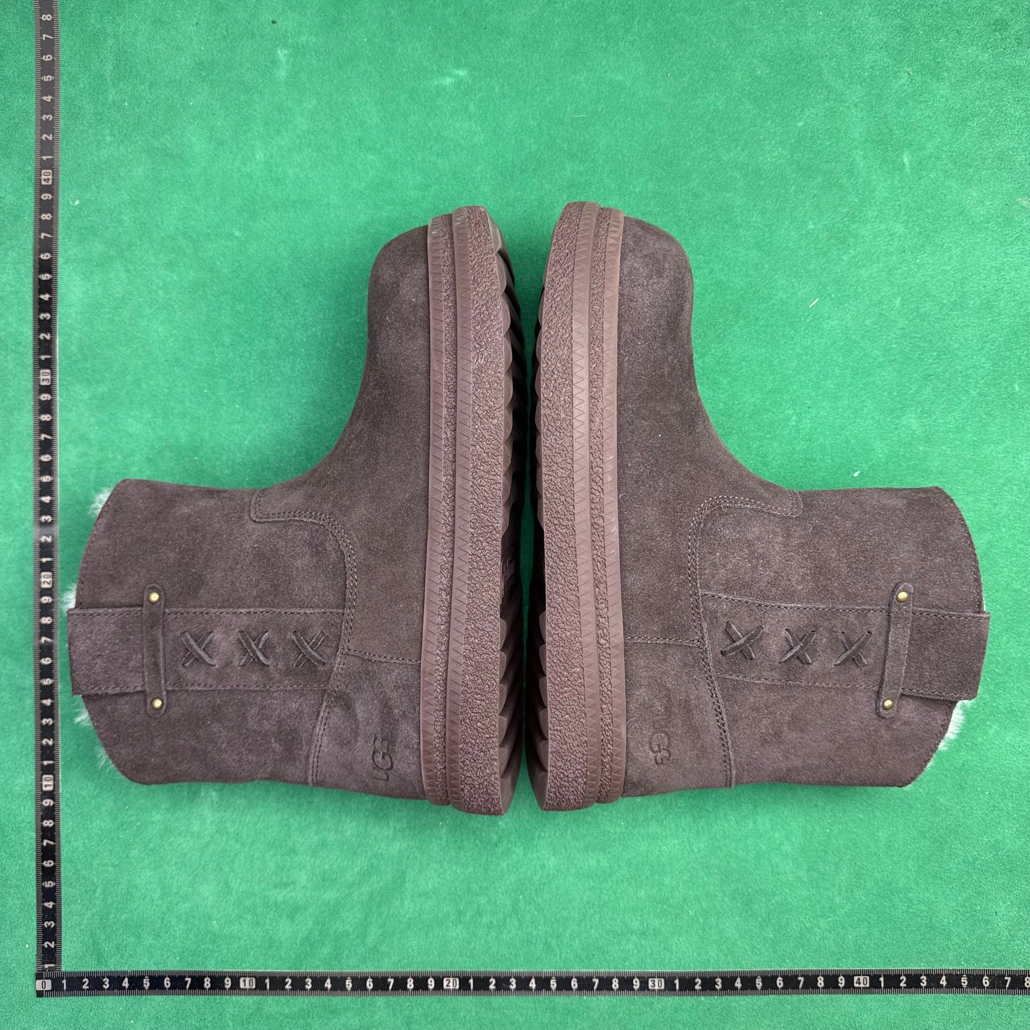 UGG