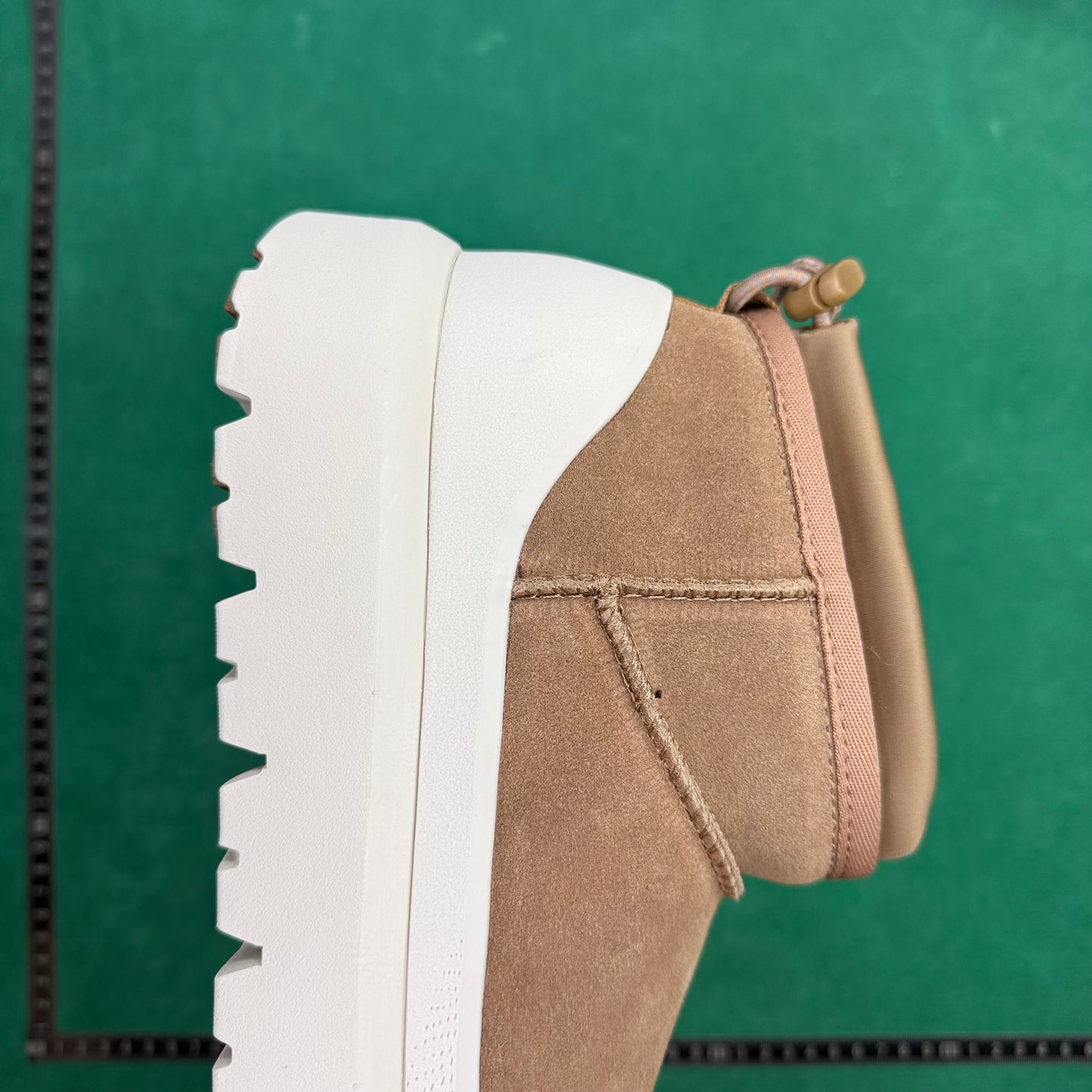 UGG