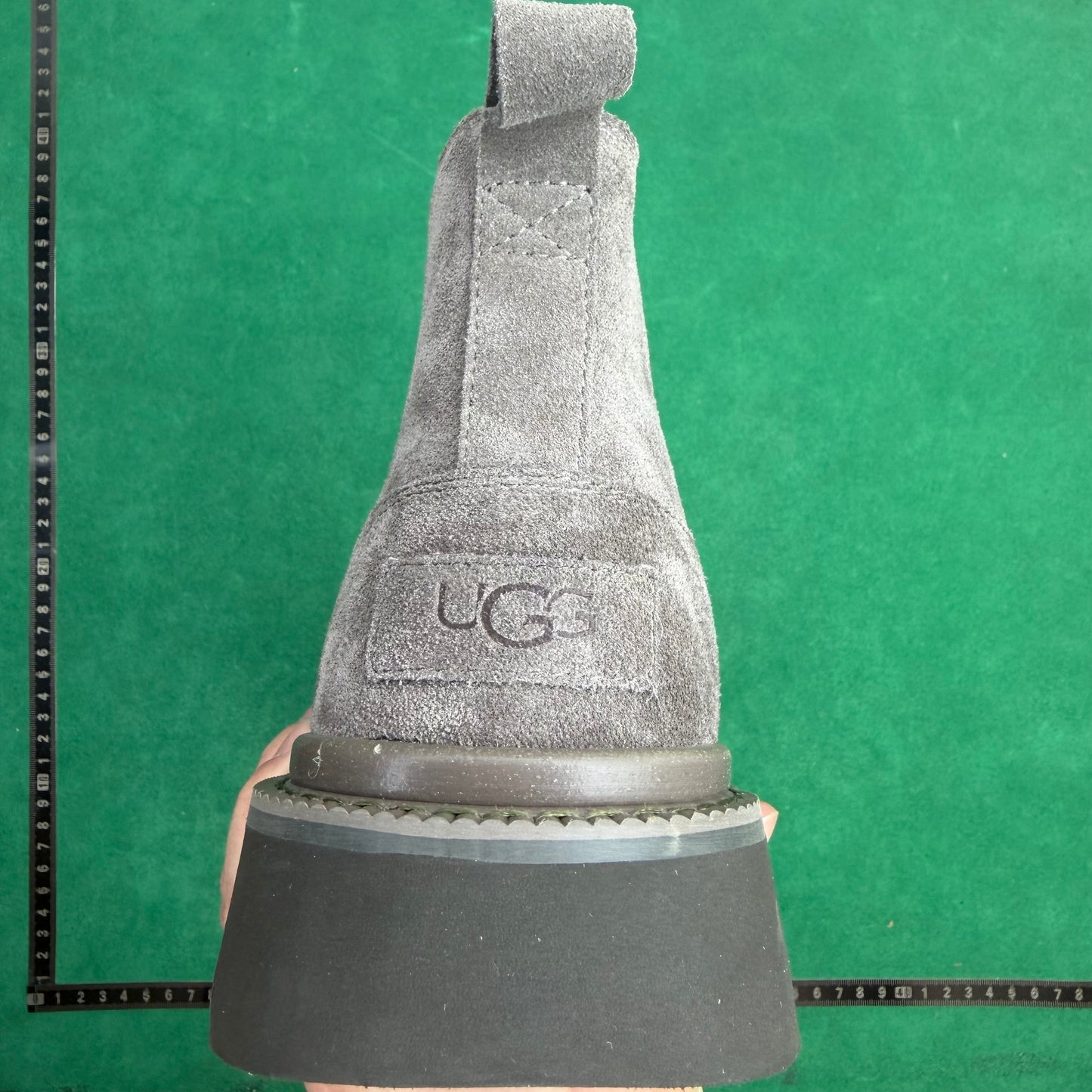 UGG