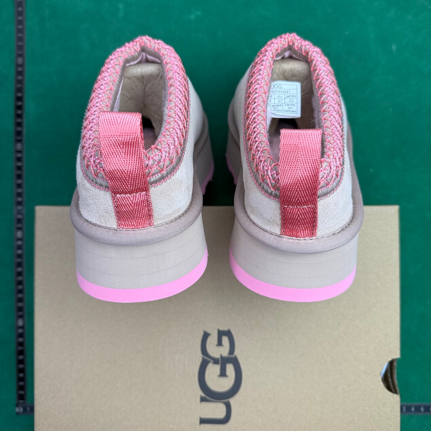 UGG