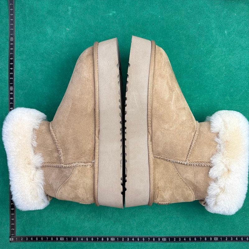 UGG
