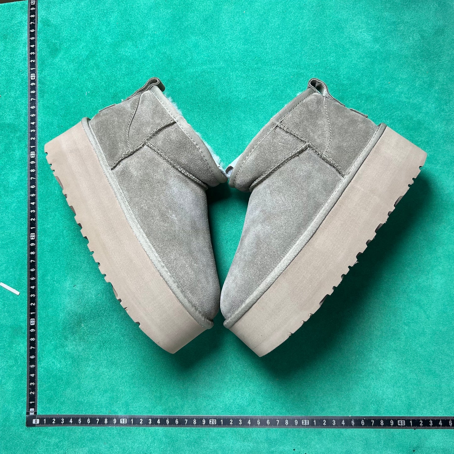 UGG