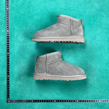 UGG