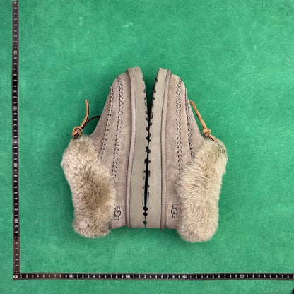 UGG