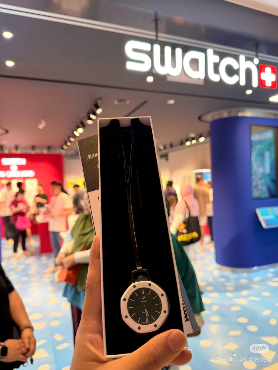 Swatch x AP Royal Pop