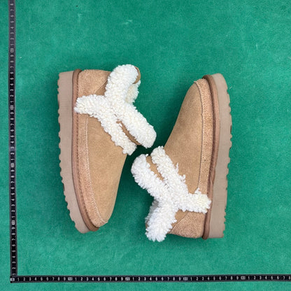 UGG