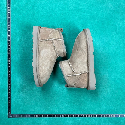 UGG
