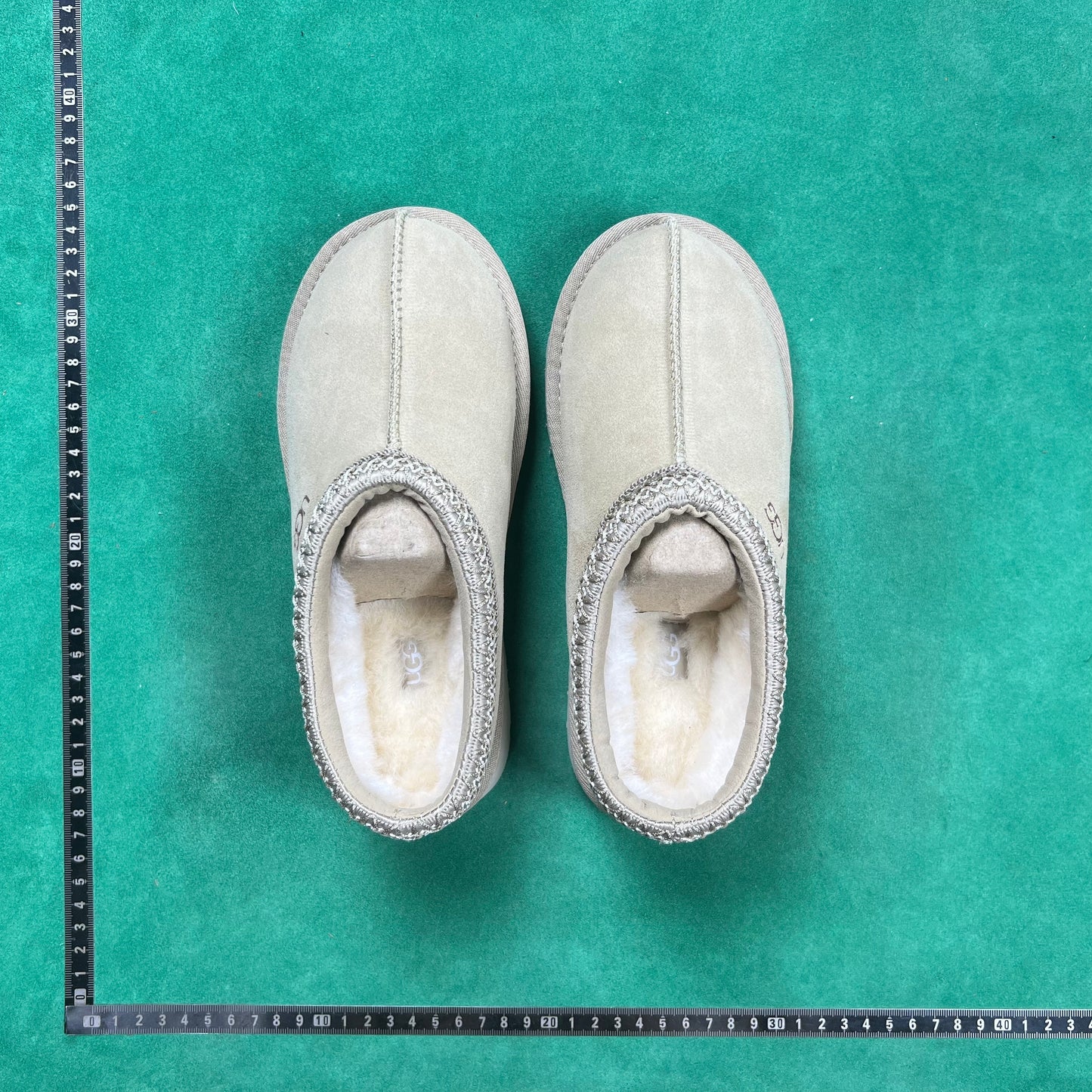 UGG