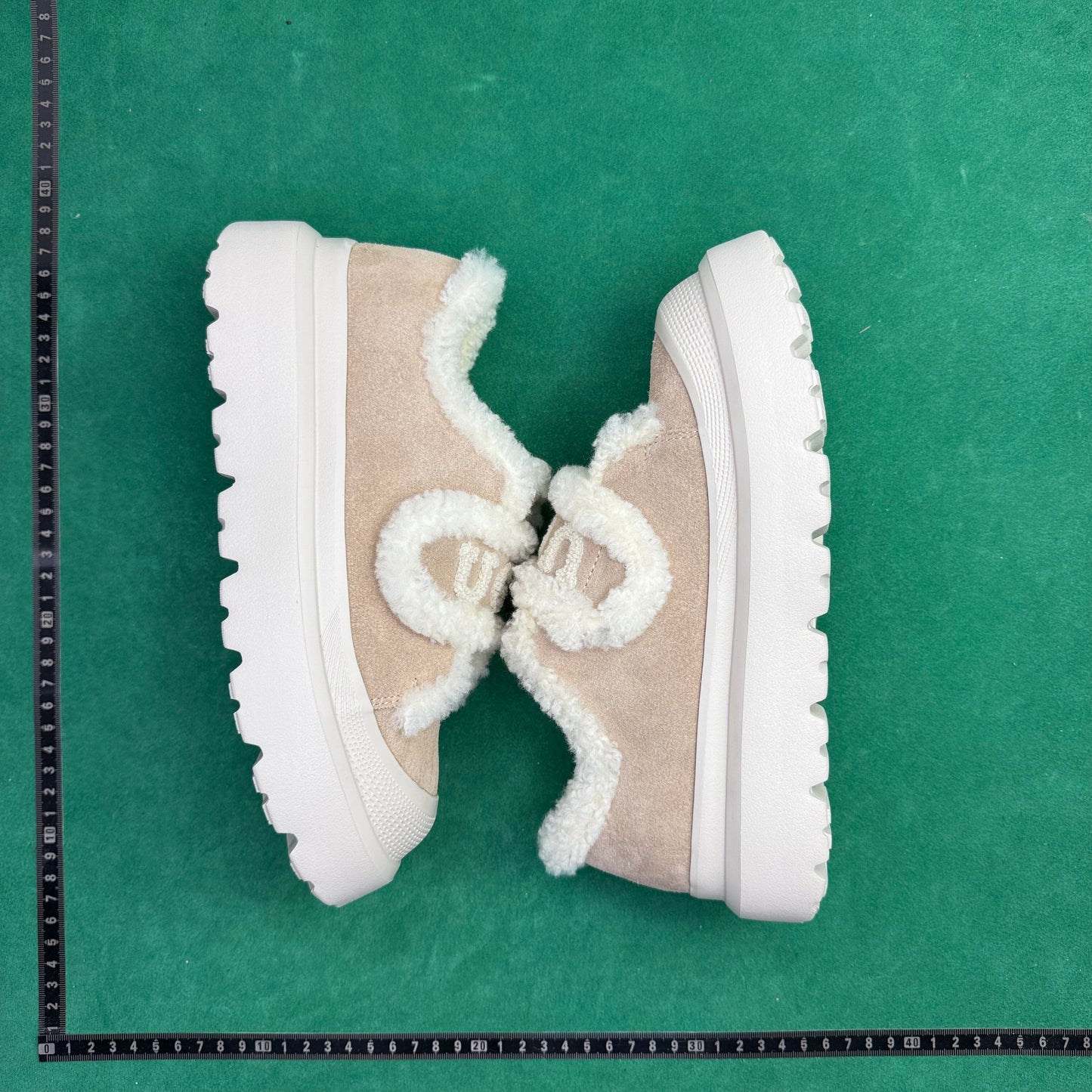 UGG