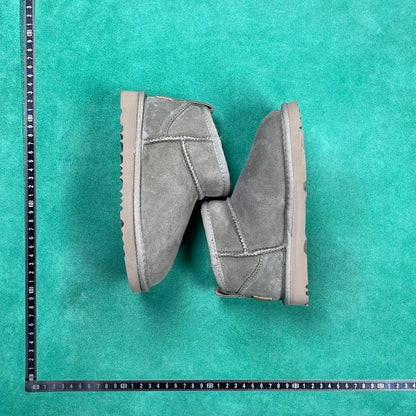 UGG
