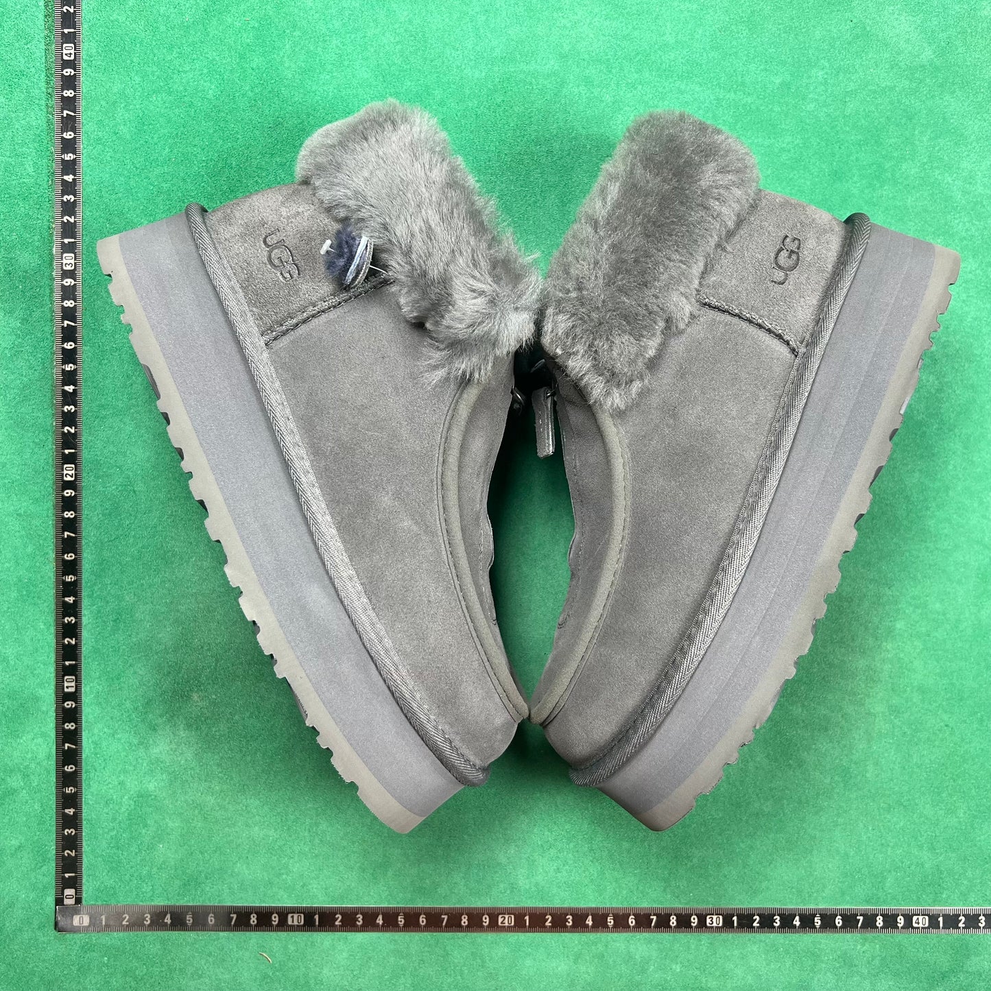UGG